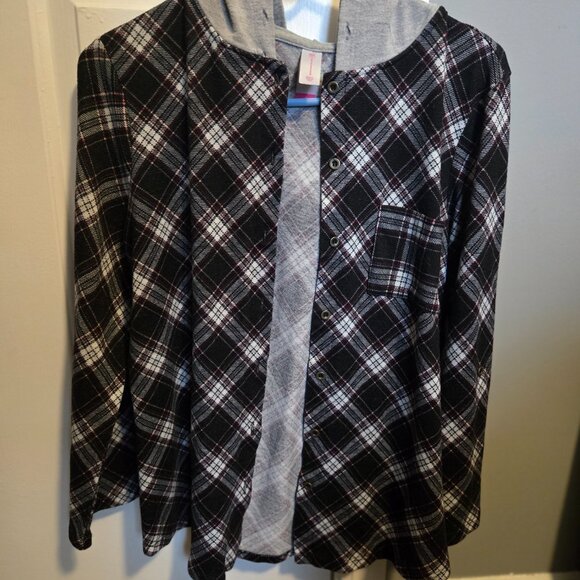 Shirt - Picture 3 of 4